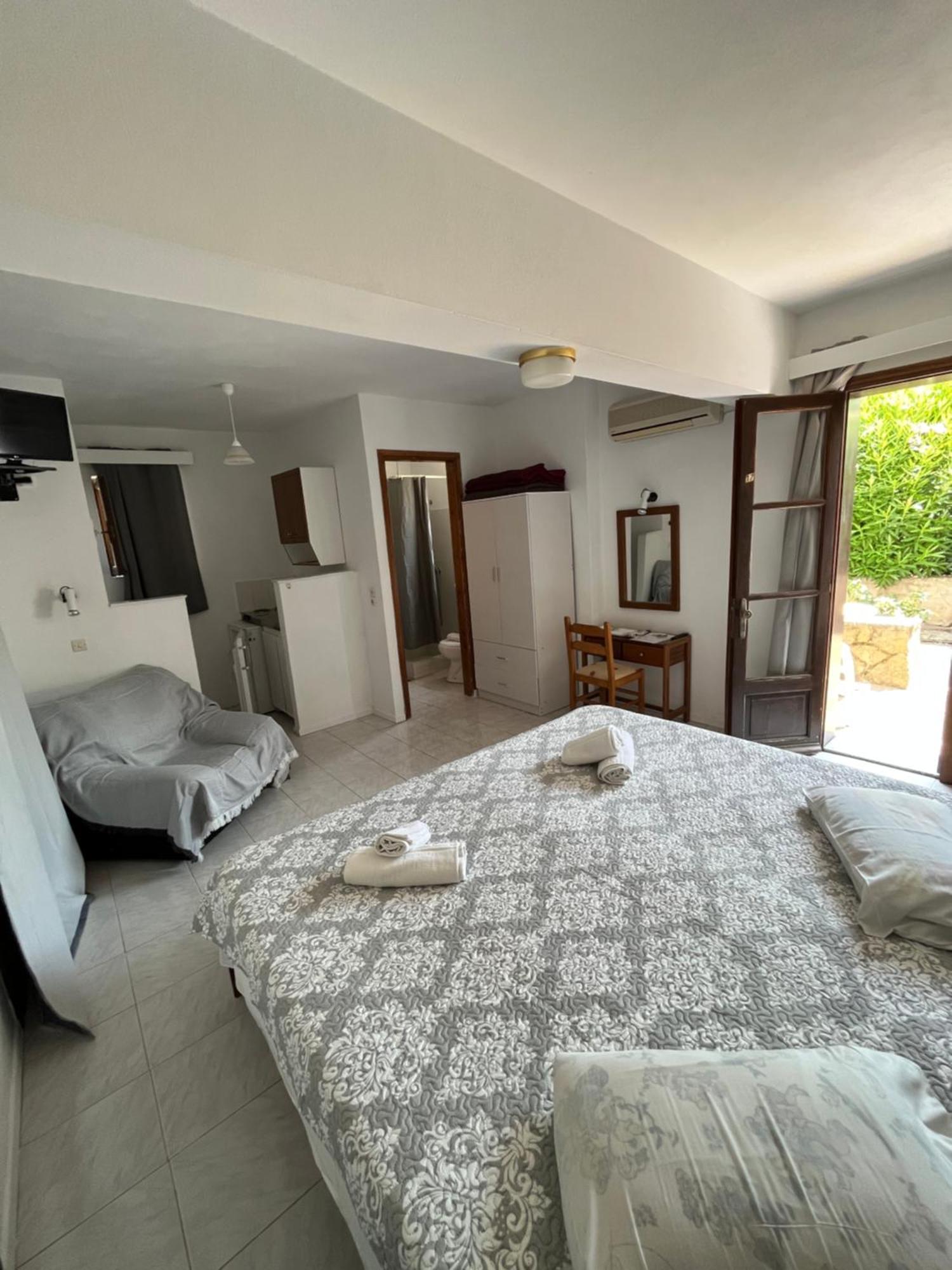 Islands Apartment Petra (Lesbos)