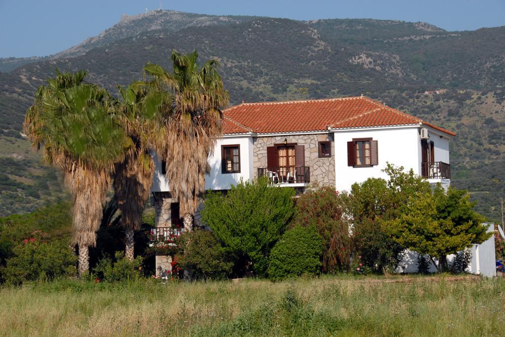 Islands * Petra (Lesbos)